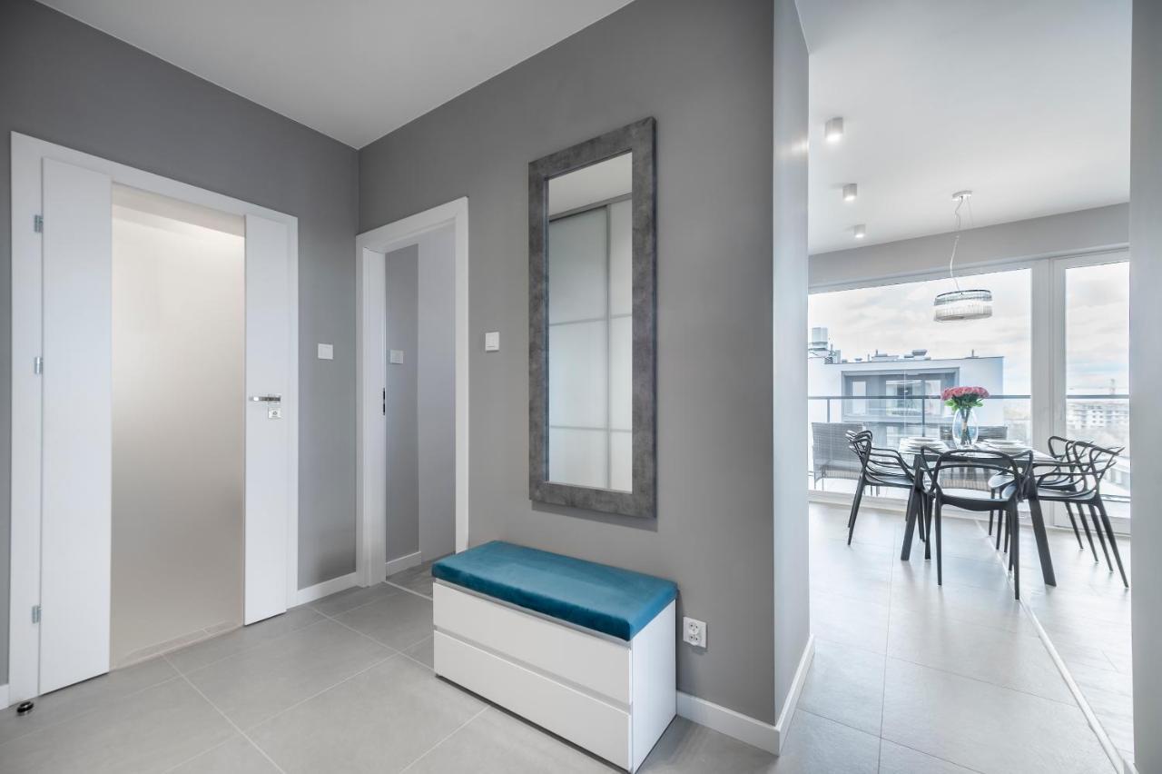 Manufaktura Skyline By Pinpoint Apartment